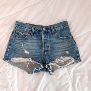 Levi’s 504 Distressed Shorts NWOT